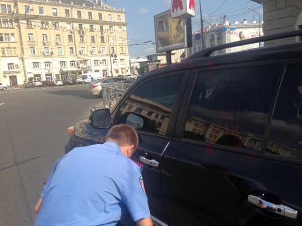 У Харкові "озеленили" авто депутата, який не хотів визнавати Росію агресором (ФОТОФАКТ) - фото 2
