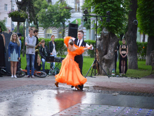 Сумчани відзначили новосілля Дами з парасолькою (ФОТОФАКТ) - фото 2