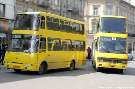 Кияни "вимагають" ввести у столиці двоповерхові маршрутки  - фото 1