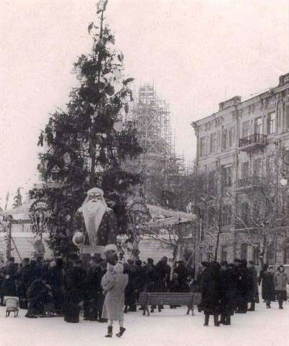 Як змінювалася головна новорічна ялинка України протягом півстоліття  - фото 1