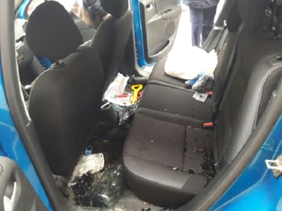 У Києві злодій розбив скло машини, щоб поцупити пляшку рому  - фото 1
