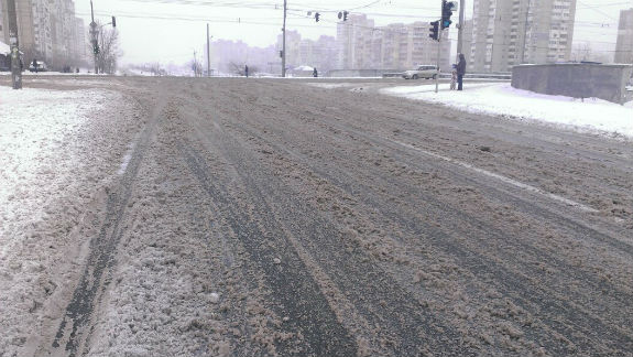 Дороги столиці накрив сніговий колапс  - фото 1