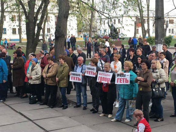 У Коцюбинському люди зібрали народне віче на підтримку селищного голови  - фото 1