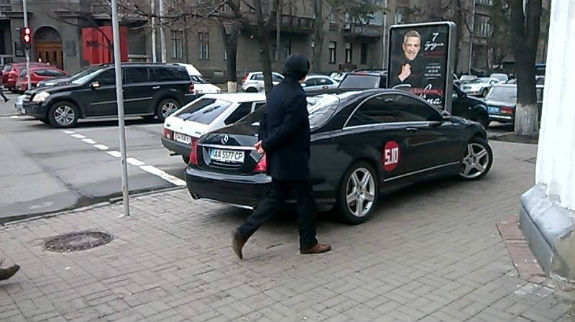 Скандальний мільйонер Балашов переміг у конкурсі "Паркуюсь, як жлоб" - фото 4