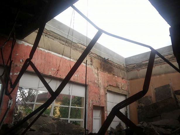 У Мукачеві в Будинку школяра обвалився дах (ФОТОФАКТ) - фото 1
