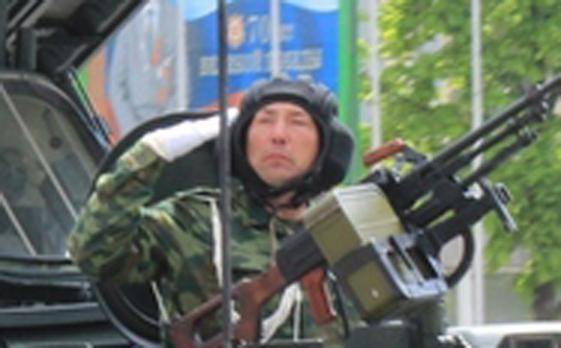 Бойовики "ЛНР", буряти і 30 одиниць російської техніки пройшли "парадом" у Луганську (ФОТО) - фото 2