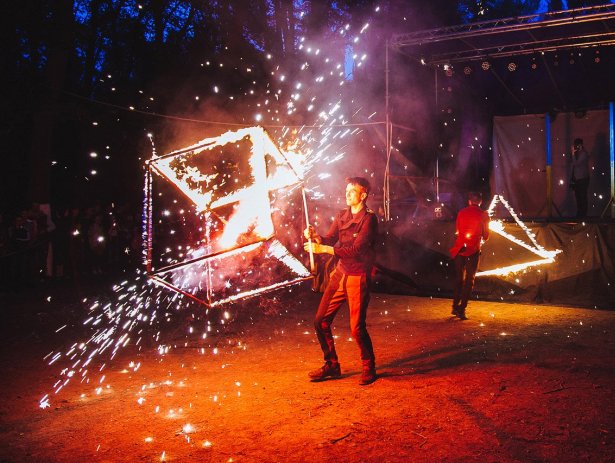 В Ужгороді під час фестивалю гралися з вогнем (ФОТОФАКТ) - фото 2