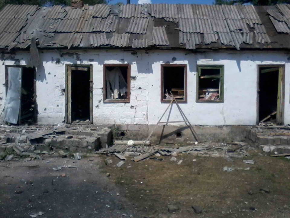 Як виглядає селище Нижнє на Луганщині після нічного обстрілу (ФОТО) - фото 2