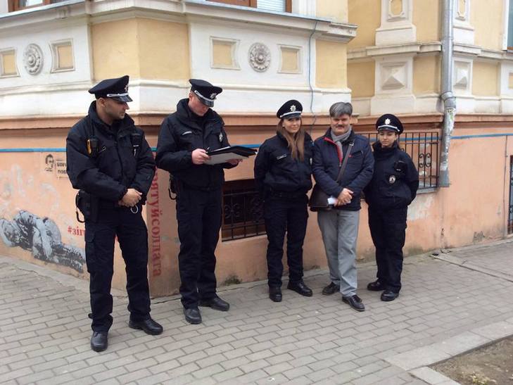 В Чернівцях нова поліція "не бачить" на автівках номерів "ЯЦН ПДР" - фото 1
