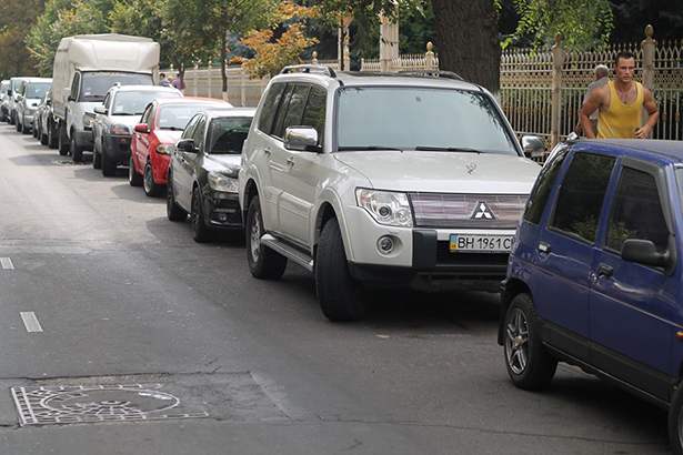 Як "чесні" прокурори Одещини добирались на тестування на дорогих автівках - фото 23