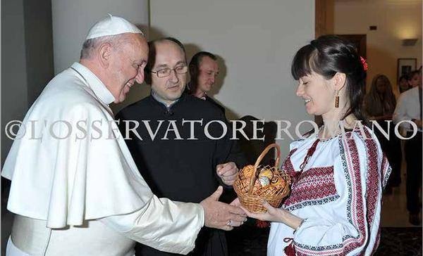 У Папи Римського з'явилася вишиванка (ФОТО) - фото 2