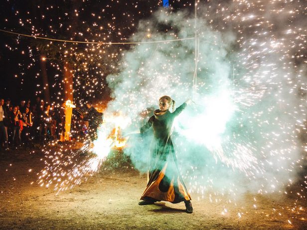 В Ужгороді під час фестивалю гралися з вогнем (ФОТОФАКТ) - фото 1