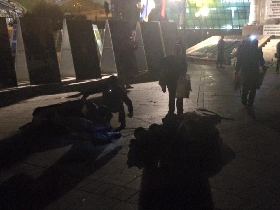На Майдані невідомі знесли намети, міліція оточила територію (ФОТО) - фото 1