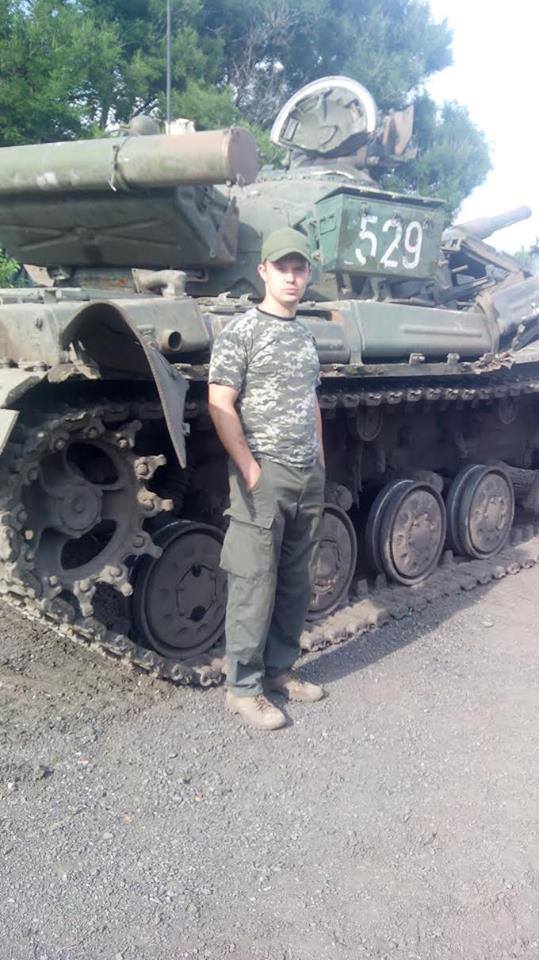 Бійці врятували танк "Булат", покинутий близько Донецького аеропорту (ФОТО) - фото 1