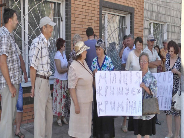 Жителі Сумщини звинувачують міліцію в продажі самогону та кришуванні злочинців (ФОТОФАКТ) - фото 1