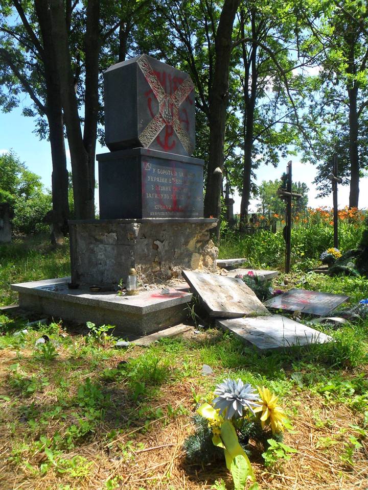 У Польщі вандали знищили пам'ятник воїнам УПА (ФОТО) - фото 2