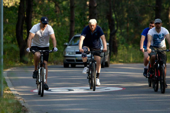 Як Кличко випробовував велодоріжку з Троєщини в центр міста (ФОТО) - фото 1