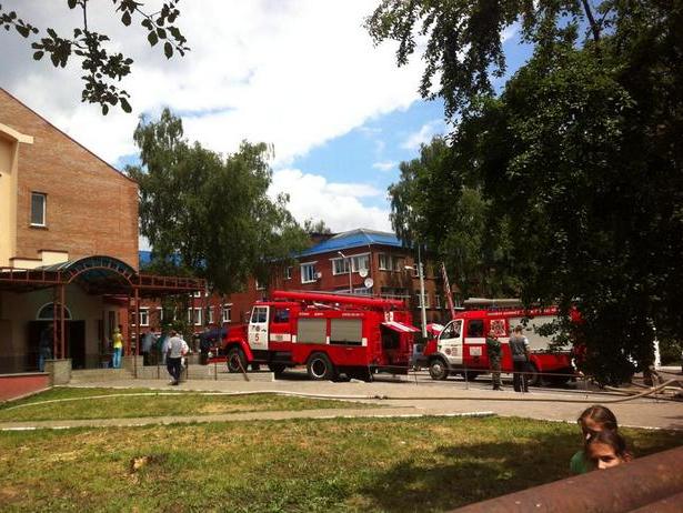 У Вінниці горить лікарня швидкої допомоги (ОНОВЛЕНО) - фото 4