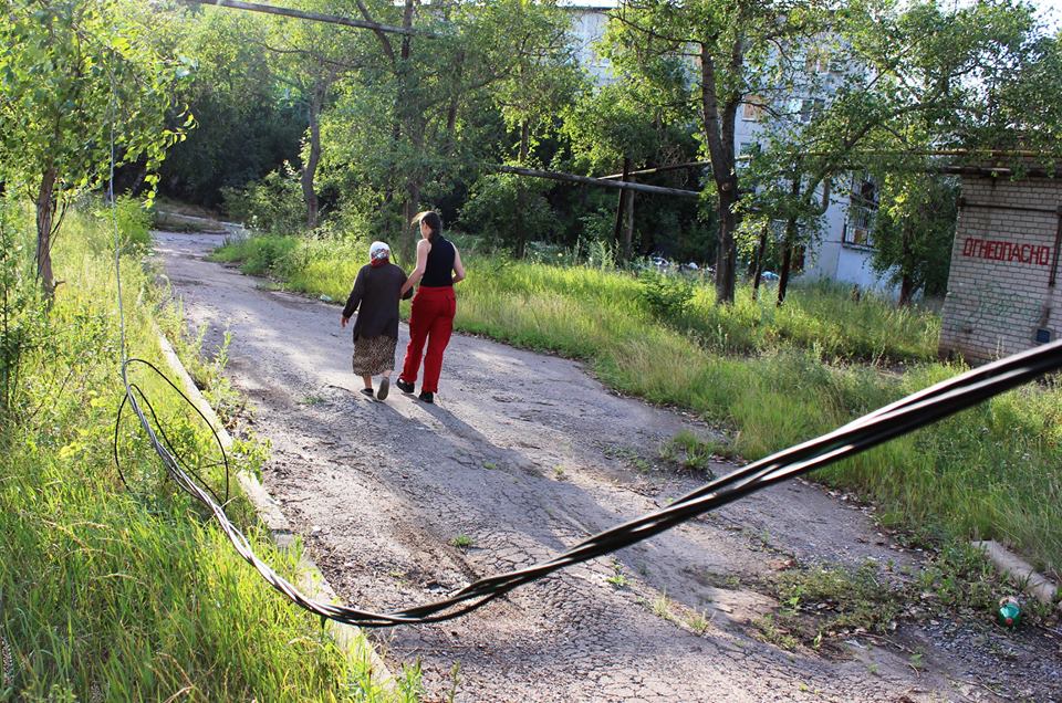 Апокаліпсіс у Красногорівці: місто вже рік без газу і води, але з щурами і горами сміття (ФОТО) - фото 5