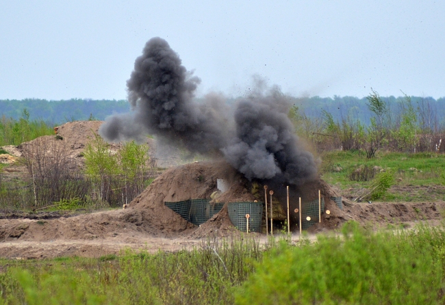 Як Турчинов випробовував на міцність укріплення на Житомирщині (ФОТО) - фото 6