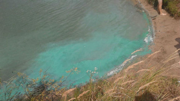 Столичне озеро Міністерка раптово змінило колір (ФОТО) - фото 1