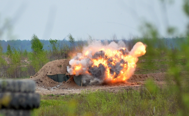 Як Турчинов випробовував на міцність укріплення на Житомирщині (ФОТО) - фото 5