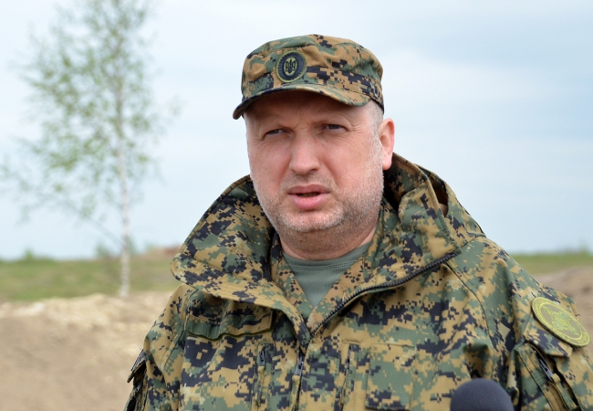 Як Турчинов випробовував на міцність укріплення на Житомирщині (ФОТО) - фото 1