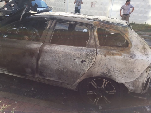 Внаслідок підпалу на столичній Оболоні згоріло три автівки - фото 2