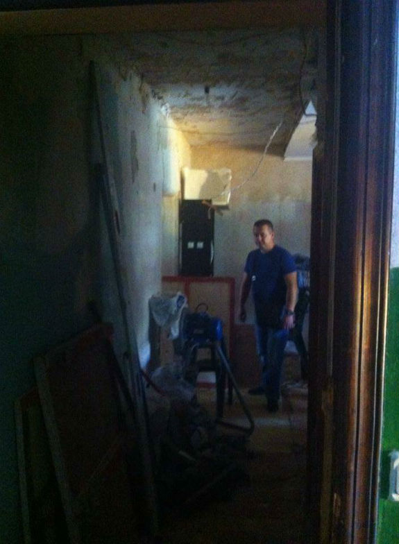 В столичній квартирі переселенця з Донбасу, що заправляє газом авто з вікна, знайдено вибухонебезпечне обладнання - фото 2