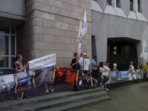 У Дніпроміськради вимагали видати людям землю та звільнити віце-мера - фото 1