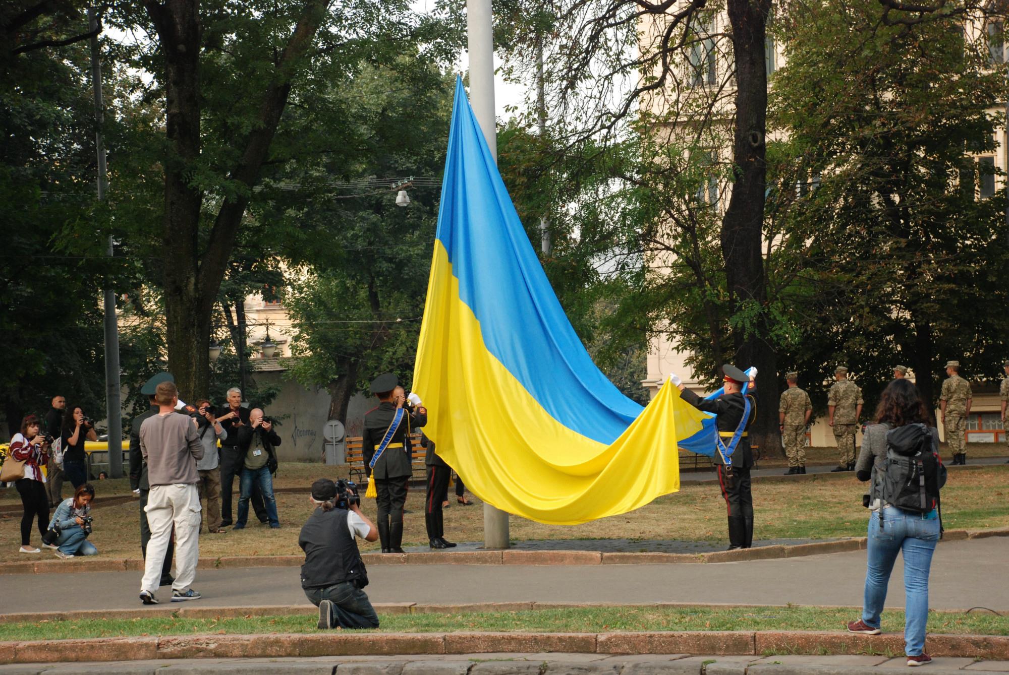 Яценюк внесе у Раду законопроект про прапор - фото 3