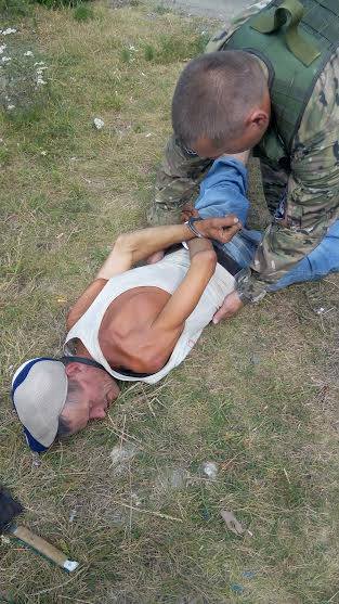 "Харків-1" впіймав чоловіка з гранатами та ножами  - фото 1