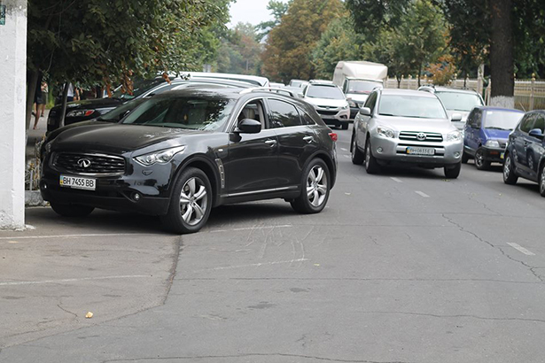 Як "чесні" прокурори Одещини добирались на тестування на дорогих автівках - фото 20