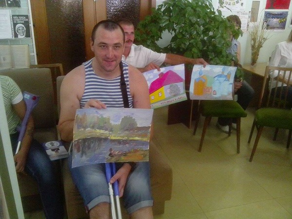 Поранені бійці у Дніпропетровську малюють квіти і пейзажі - фото 1