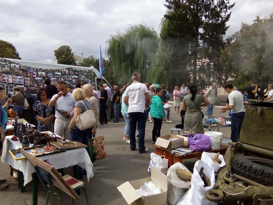 На з’їзді волонтерів Вінниччини збирали допомогу для школярів Широкіного - фото 4