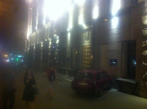 У Харкові міліція офорлює ДТП за участю будівлі міськради та "Жигулів" - фото 3
