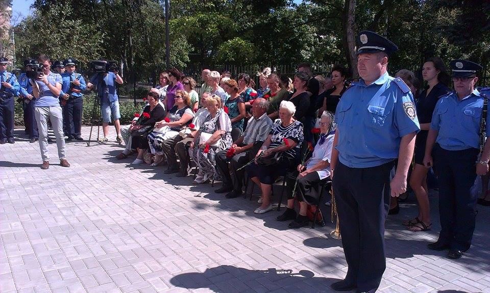 У Маріуполі відкрили стелу пам'яті загиблим за незалежність України міліціонерам (ФОТО) - фото 4