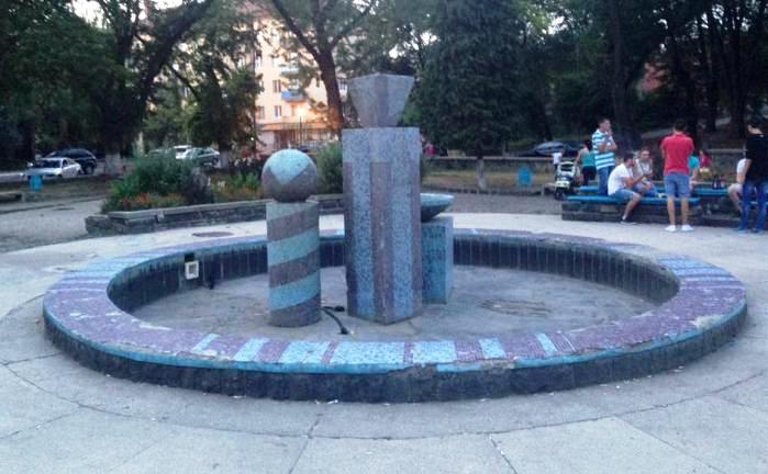 Завершення ужгородських баталій: фонтан на Народній народу таки сподобався - фото 15