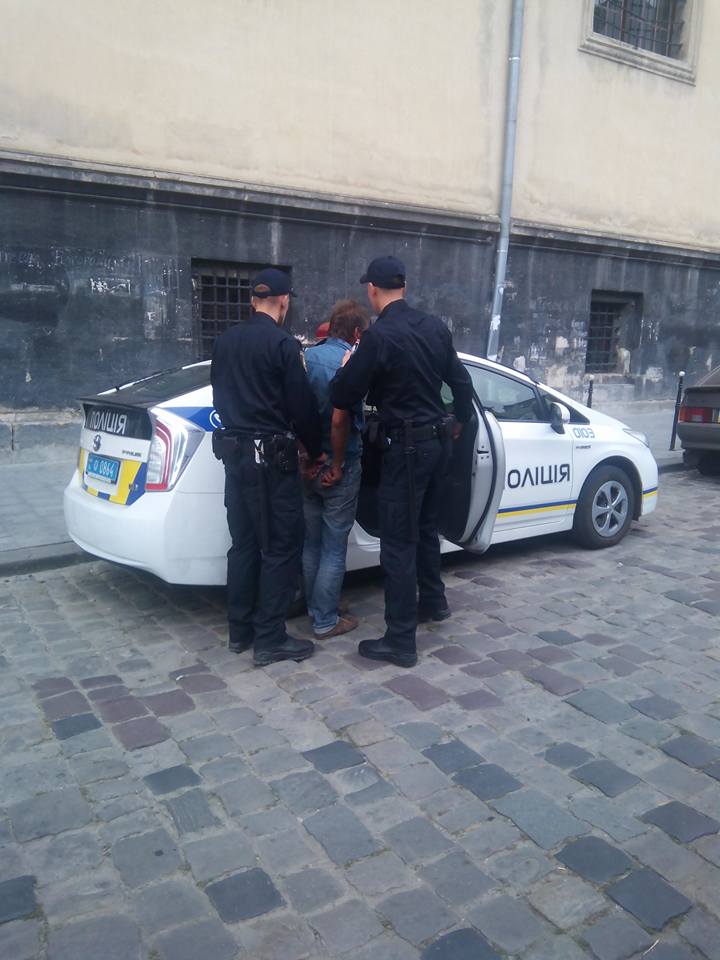Нова поліція у центрі Львова затримала п'яницю - фото 2