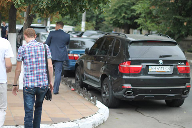 Як "чесні" прокурори Одещини добирались на тестування на дорогих автівках - фото 18