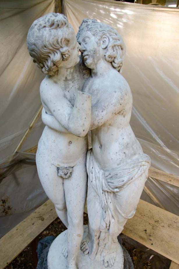 В цетнтрі Одеси реставрують "Поцілунок" - фото 3