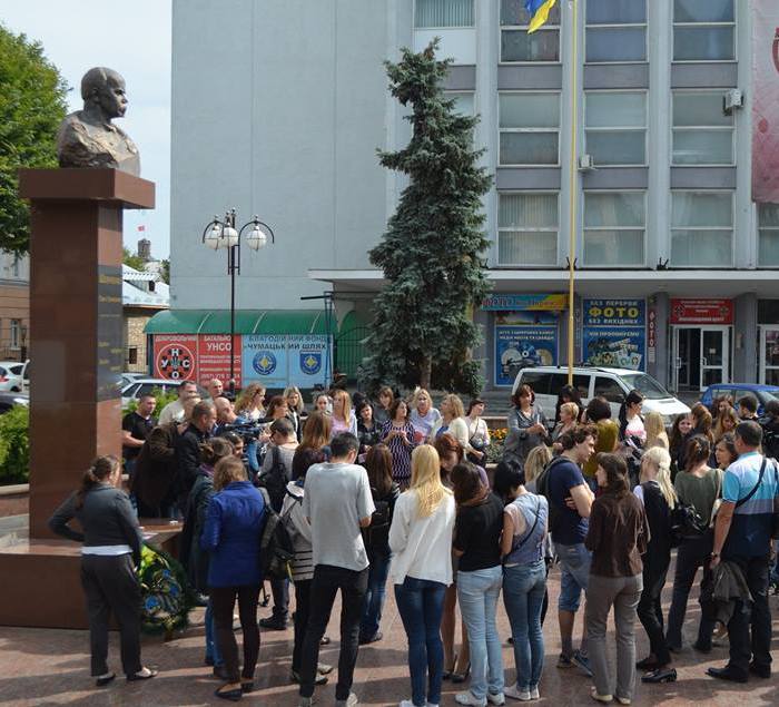 Вінницькі журналісти вшанували хвилиною мовчання своїх загиблих колег - фото 2