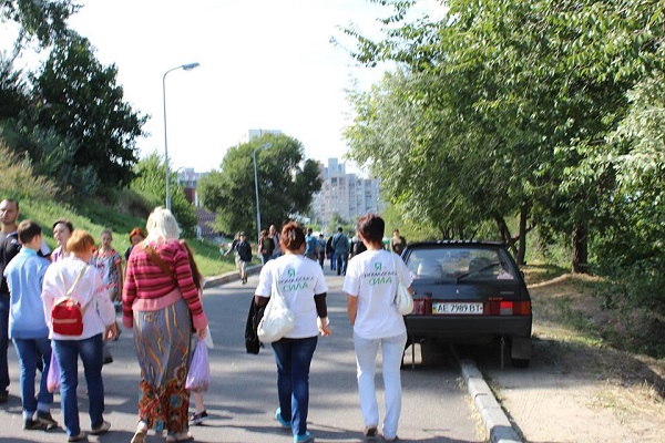 У Дніпропетровську на День міста політики піарились с землі, повітря та води - фото 7