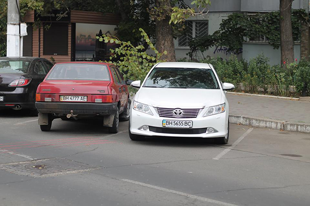 Як "чесні" прокурори Одещини добирались на тестування на дорогих автівках - фото 16