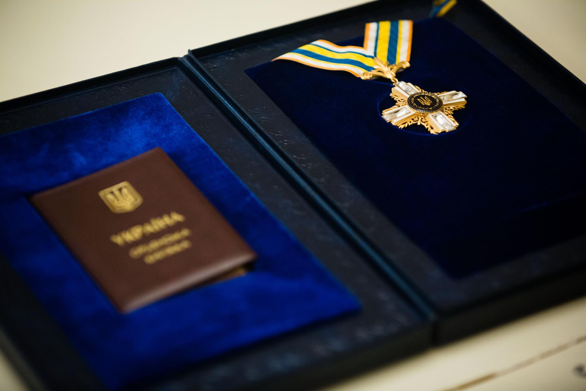 Порошенко нагородив Баррозу орденом Свободи (ФОТО) - фото 1 Порошенко нагородив Баррозу орденом Свободи (ФОТО) - фото 1