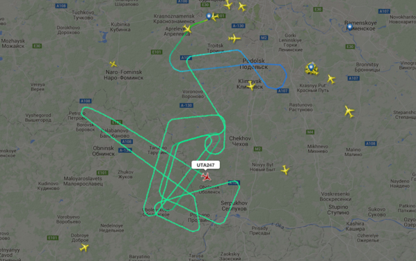 У Москві Boeing здійснив аварійну посадку через технічні проблеми - фото 1