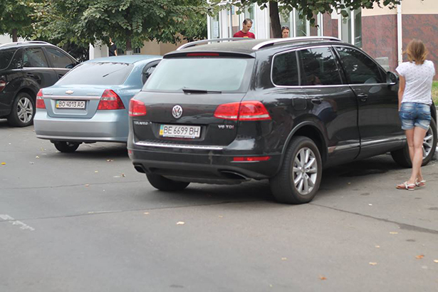 Як "чесні" прокурори Одещини добирались на тестування на дорогих автівках - фото 9