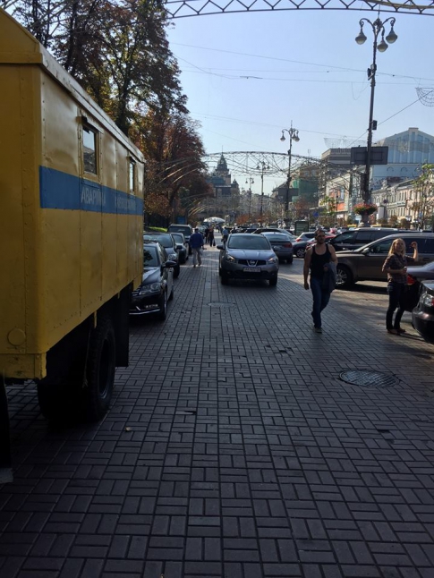 В’їзд на тротуар Хрещатика заблокують булижниками (ФОТОФАКТ) - фото 2