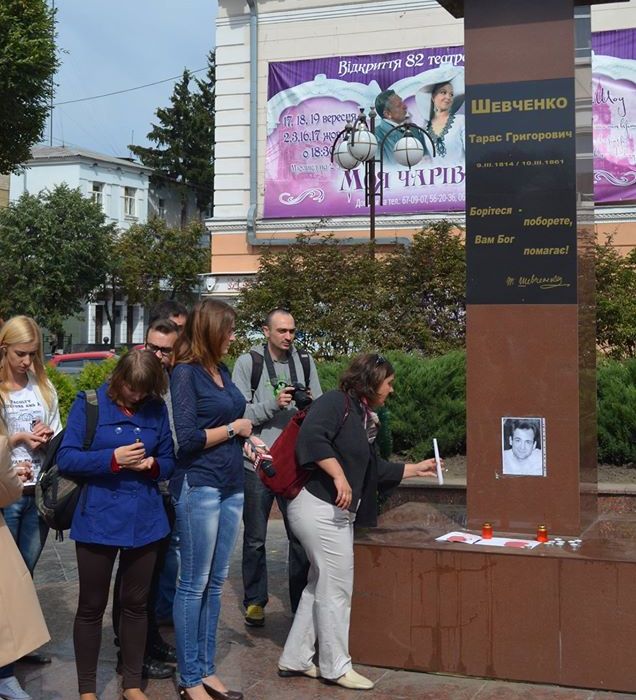 Вінницькі журналісти вшанували хвилиною мовчання своїх загиблих колег - фото 1