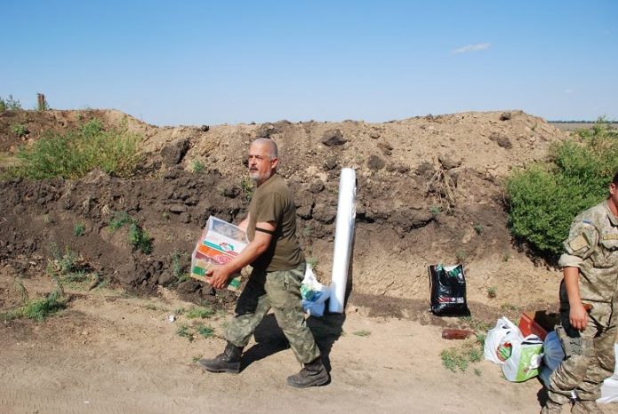 Як бійці 128 бригади харківських волонтерів фронтовим борщем годували - фото 4